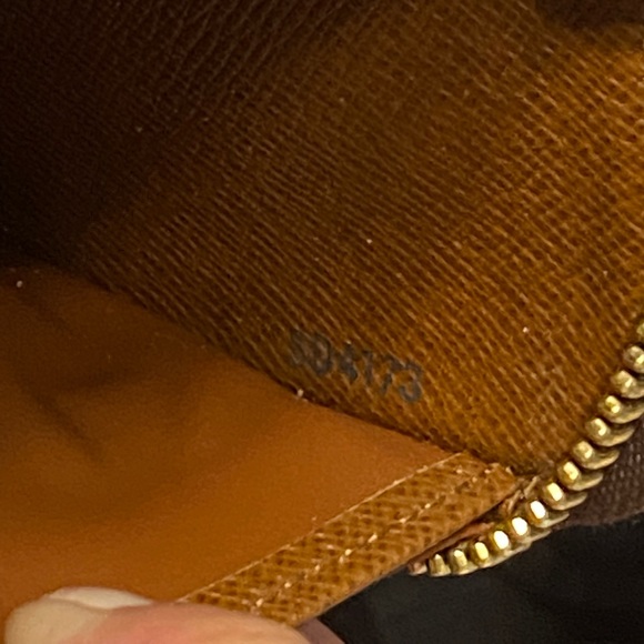 Louis Vuitton zippy wallet like new. - Picture 6 of 6